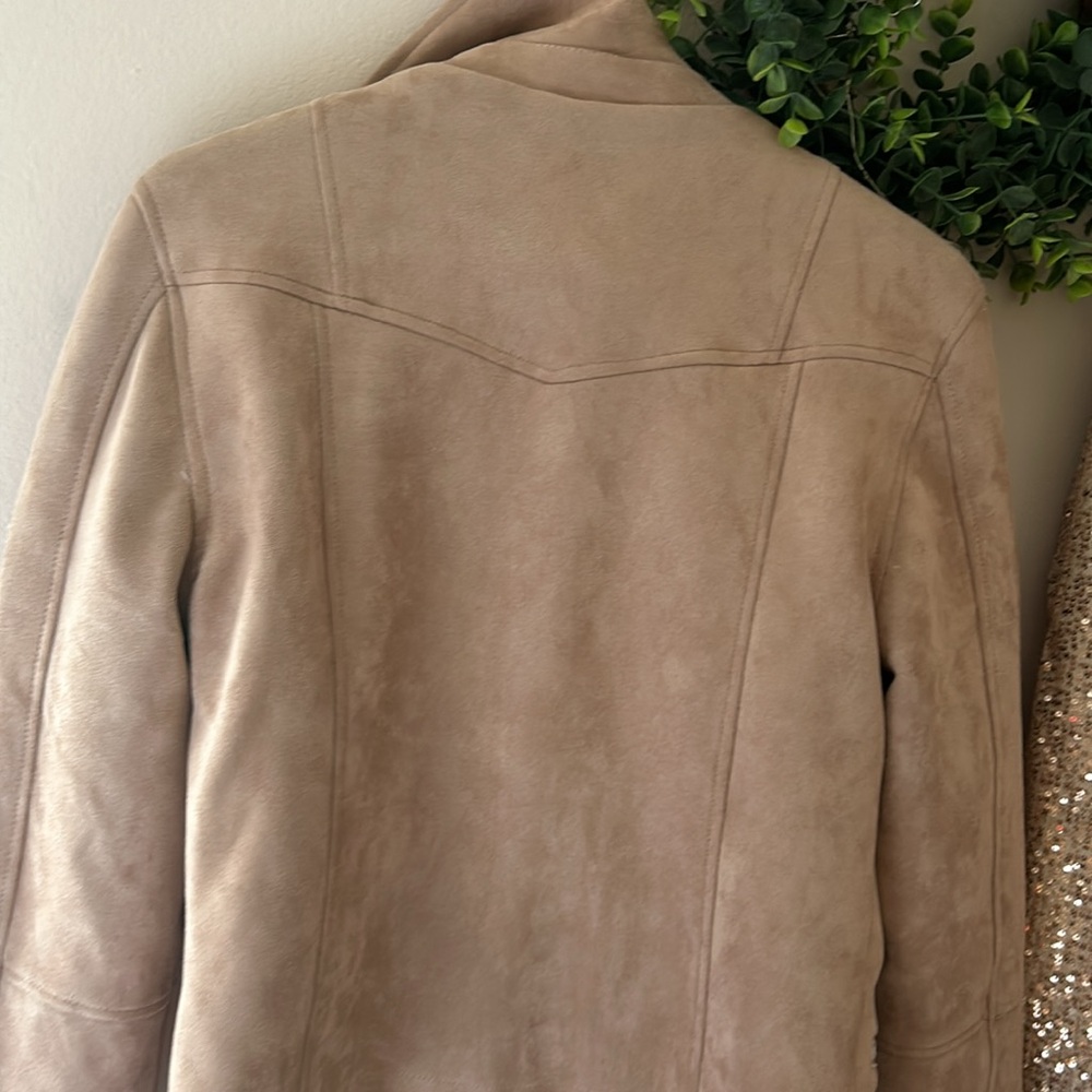 Pink suede jacket - Picture 3 of 4